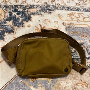 Lululemon like new Brown Belt Bag